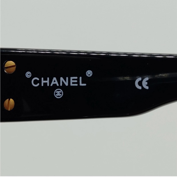 CHANEL Black and Gold Sunglasses with Oversized Frame - Picture 5 of 9